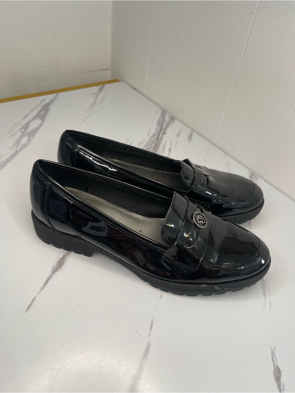 Anne Klein Black Patent Leather Loafers with Sunburst Medallion Sz 7.5M - Picture 2 of 11